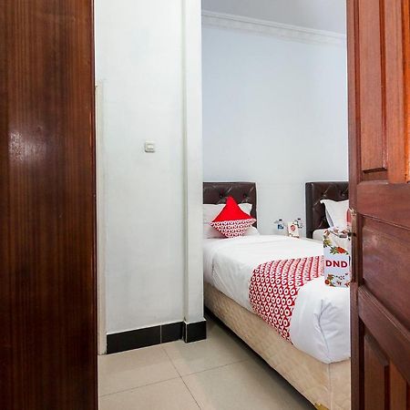 Oyo 1520 Hotel Kartini Tarutung Exterior photo