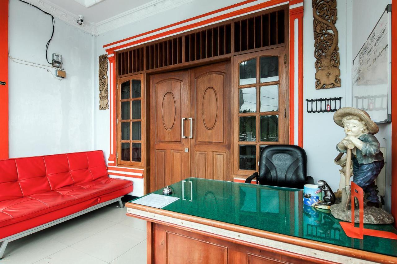 Oyo 1520 Hotel Kartini Tarutung Exterior photo