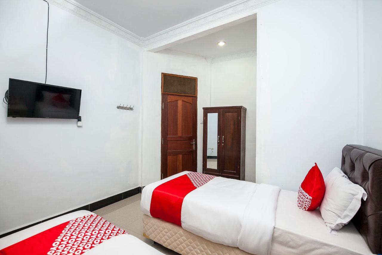 Oyo 1520 Hotel Kartini Tarutung Exterior photo