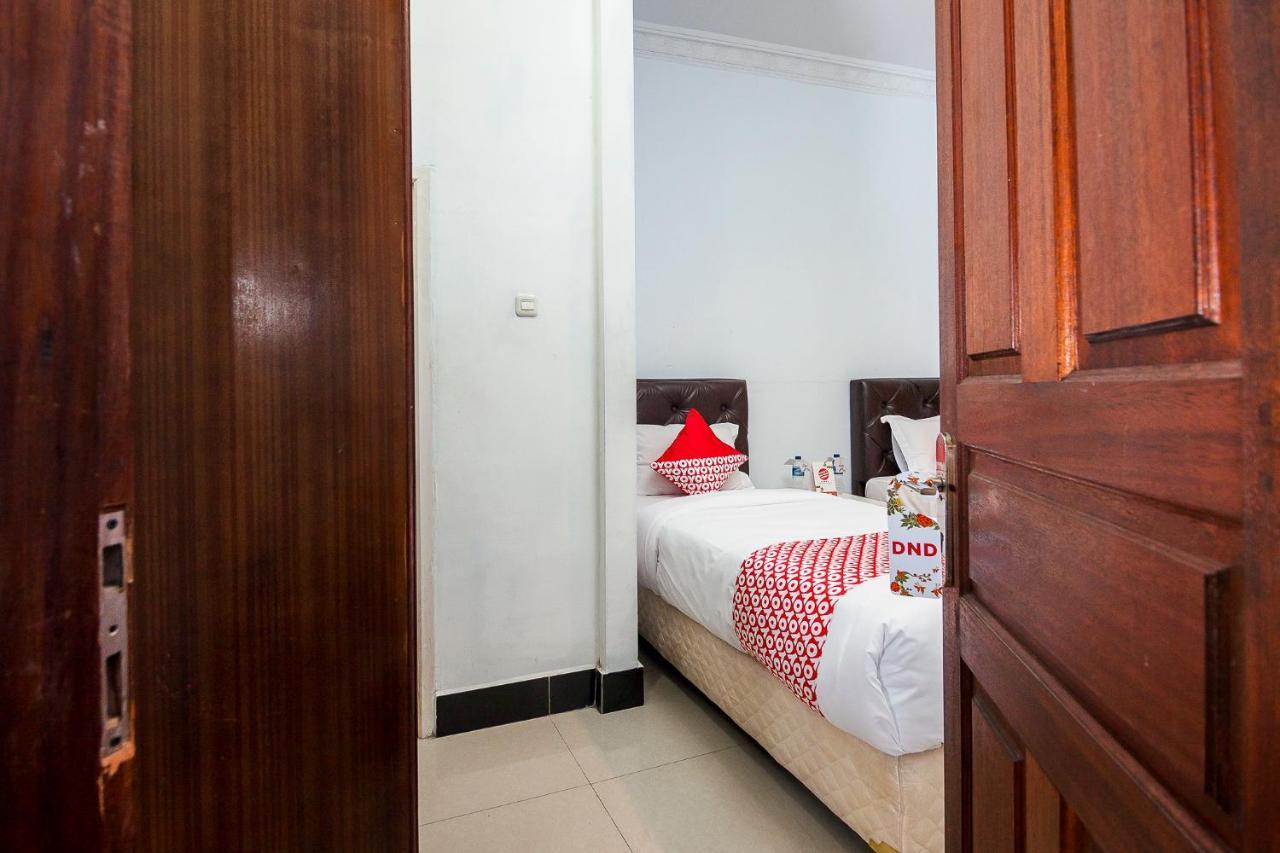 Oyo 1520 Hotel Kartini Tarutung Exterior photo